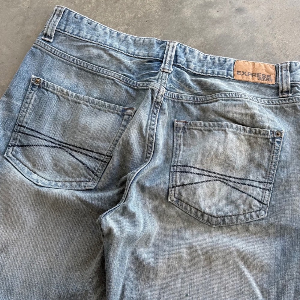 Express Jeans Mens 32x32 Light Wash Wide Leg Relaxed Fit Distressed Y2K Denim - Picture 2 of 5